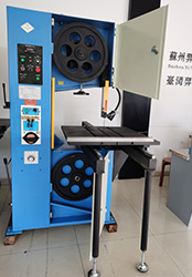 <a href=http://m.hjhmk.cn target=_blank class=infotextkey>立式鋸床</a>是國際普遍且工業發展不可缺少的實驗解剖機，一般金屬材料的切斷、凡鋸刃所及的地方都可以做切斷